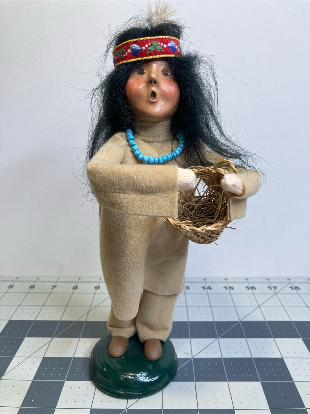 Byers Choice The Carolers 1998 Native American Indian Girl With Basket